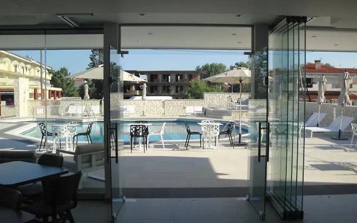 Отель Aristotelis *