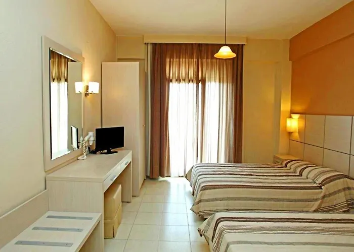 Отель Aristotelis *